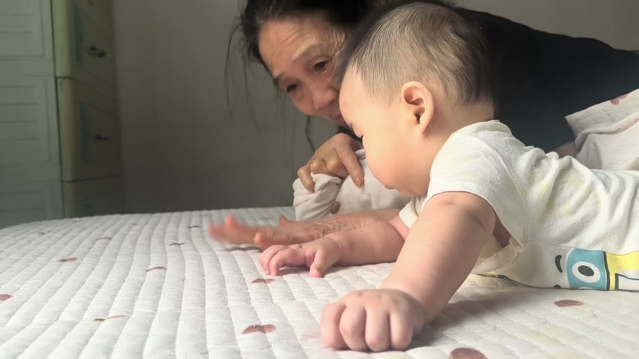 Mon 6 tháng và bà ngoại