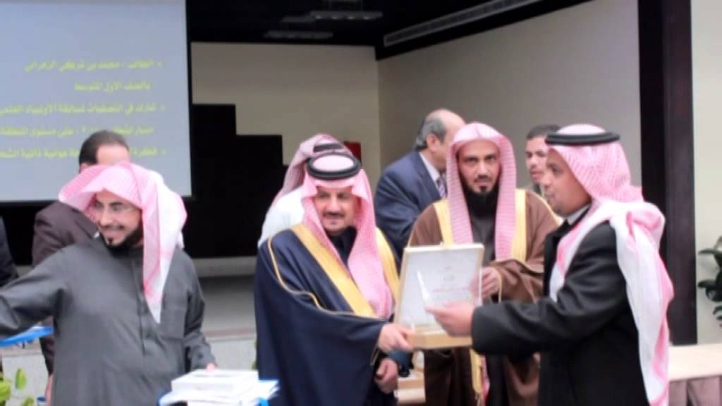 محافظ حفر الباطن يفتتح الصالة الرياضية بمدارس المحافظة الأهلية ويكرم موهوبيها