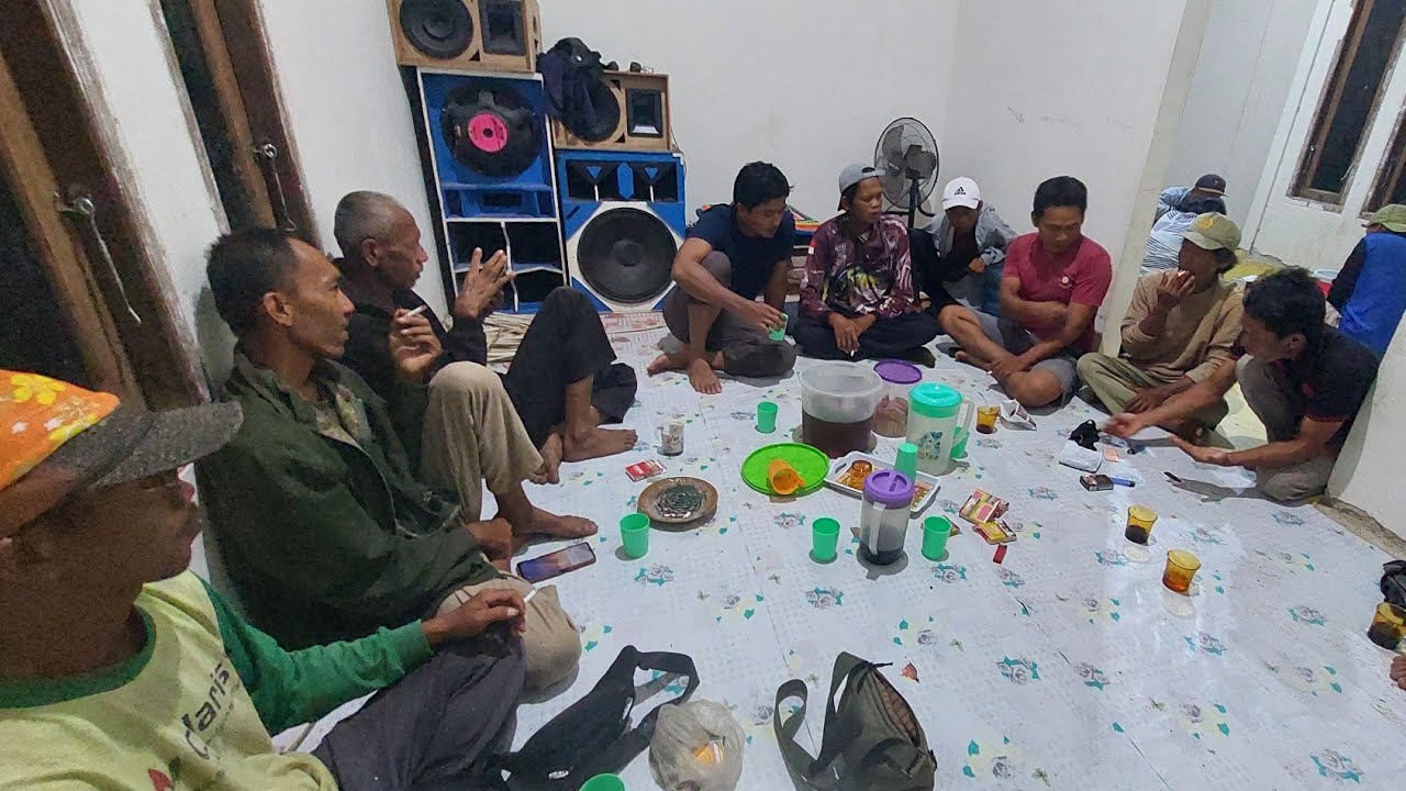 GOTONGROYONG  NGECOR BERSAMA PERANTU RUMAH PAK @putritunggal84 