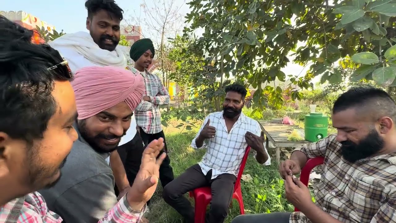 ਹੱਸ ਹੱਸ ਦੂਰੇ ਹੋਂ ਜੇ ਗਏ ਬੰਦੇ ਨੇ ਪੂਰੀ ਆ ਰੋਣਕਾ ਲਾ ਰੱਖੀ ਨੇ 