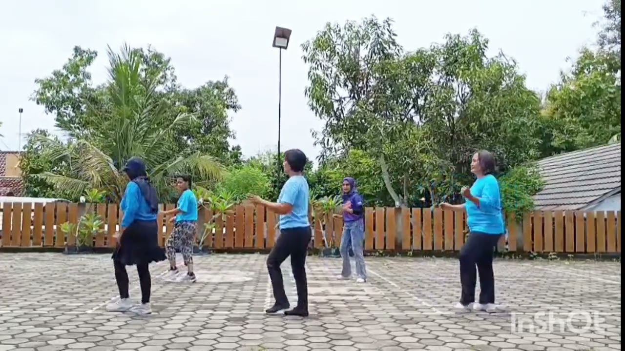 Hearts Together - Line Dance / Choreo by Carrie Ann Earl (ES) / Beginner