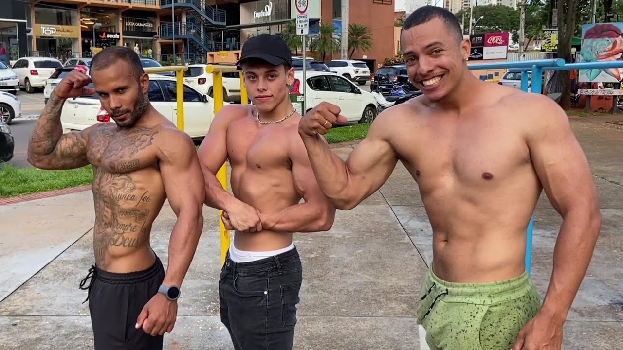 CHEGUEI CAUSANDO SEM CAMISA NA PRA&Ccedil;A