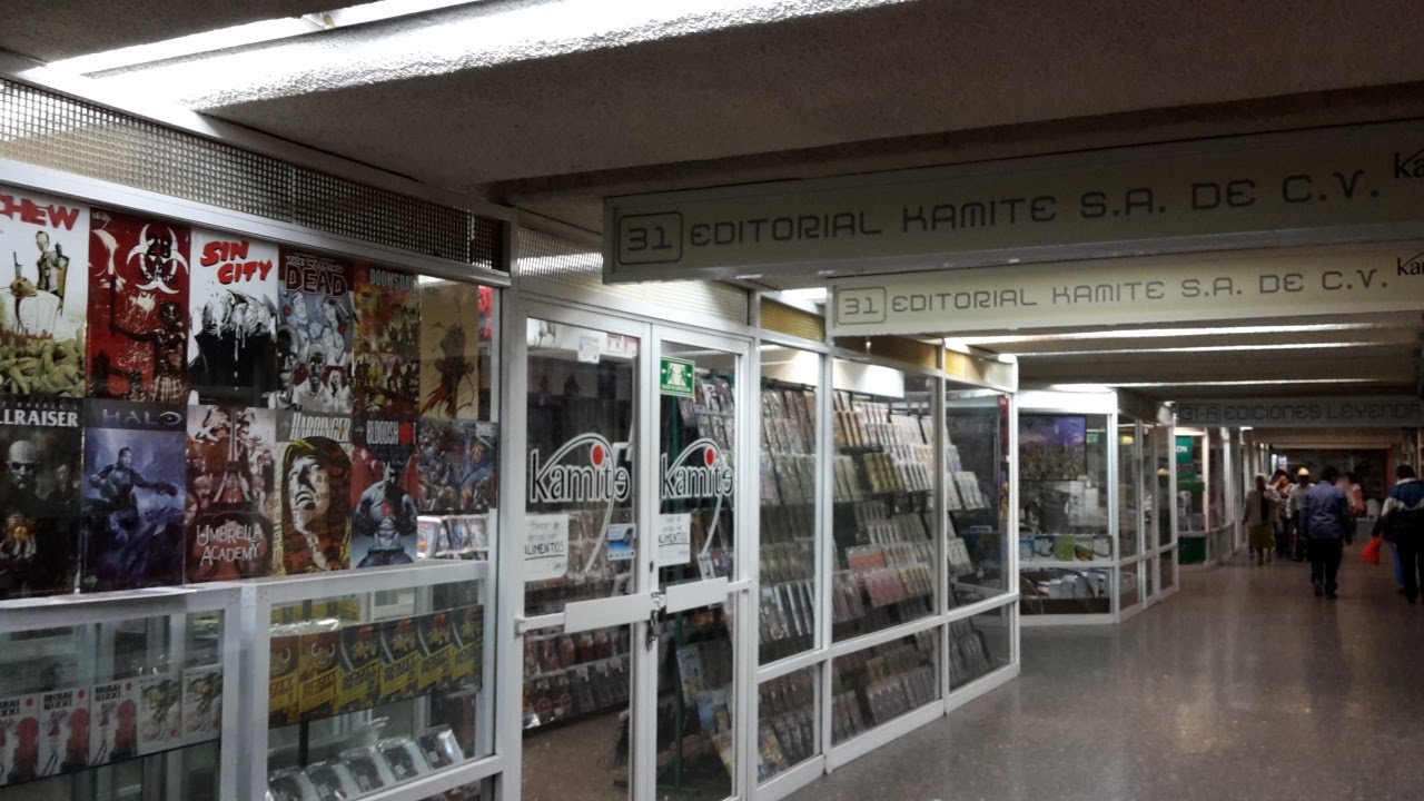 Tiendas Panini y Kamite en el pasaje Zocalo-Pino Suarez