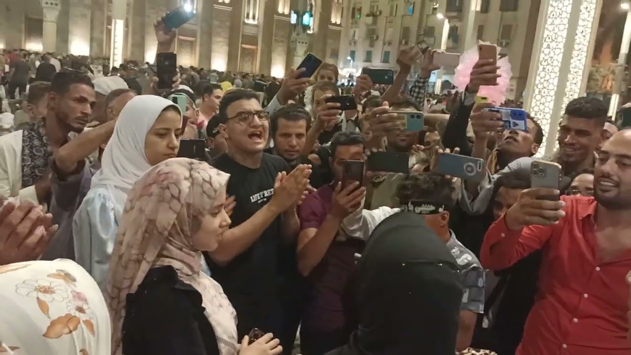 المنشد ندي في مسجد الحسين