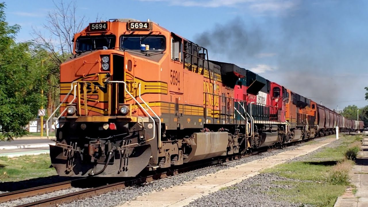 ¡AC44CW de BNSF al Frente de Granelero Vacío! | Más y Más Grano de San Juan