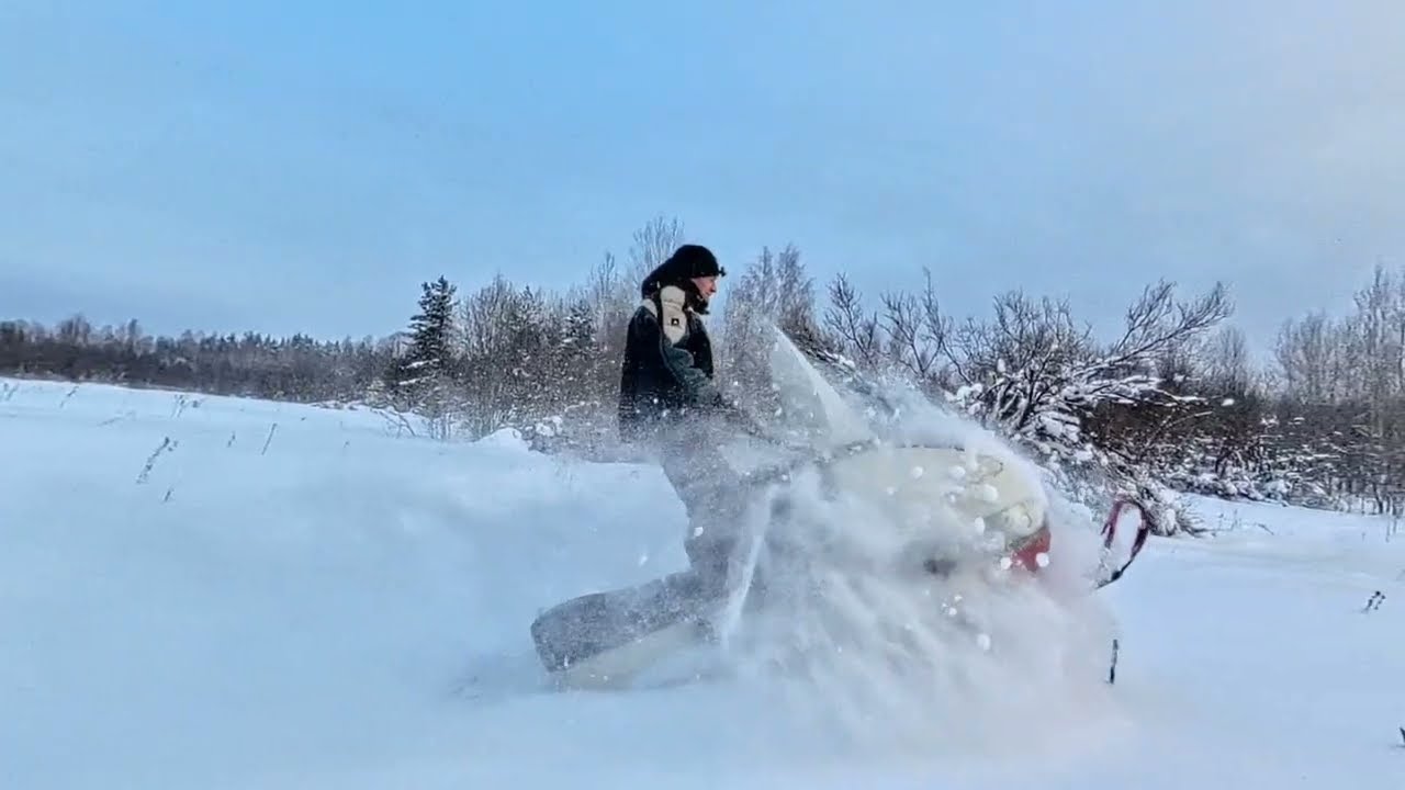 Мотобуксировщик зарывается, Буран едет. В глубоком снегу ❄️ 