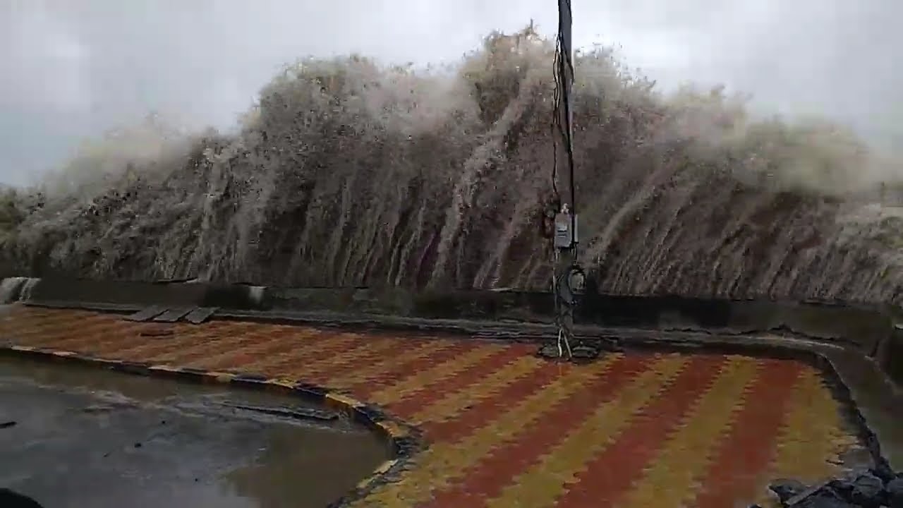 High tide in Mumbai Bandra Worli Sealink