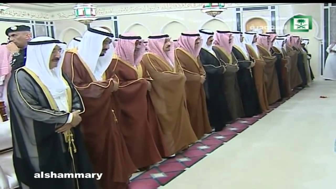 الملك سلمان يؤدي الصلاة على الامير سعود الفيصل رحمه الله  24-9-1436