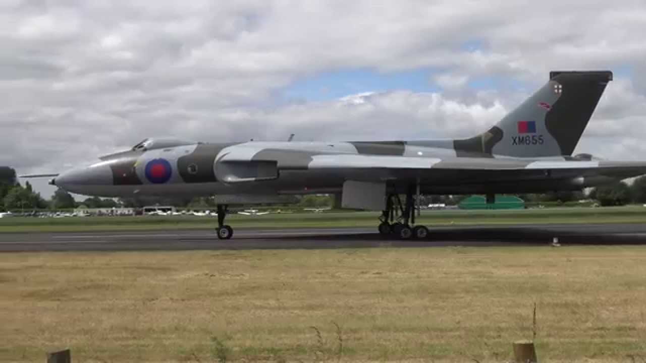 Avro Vulcan XM655 'Taxi Run's' - Run 1 - Wellesbourne Wings and Wheels 2015