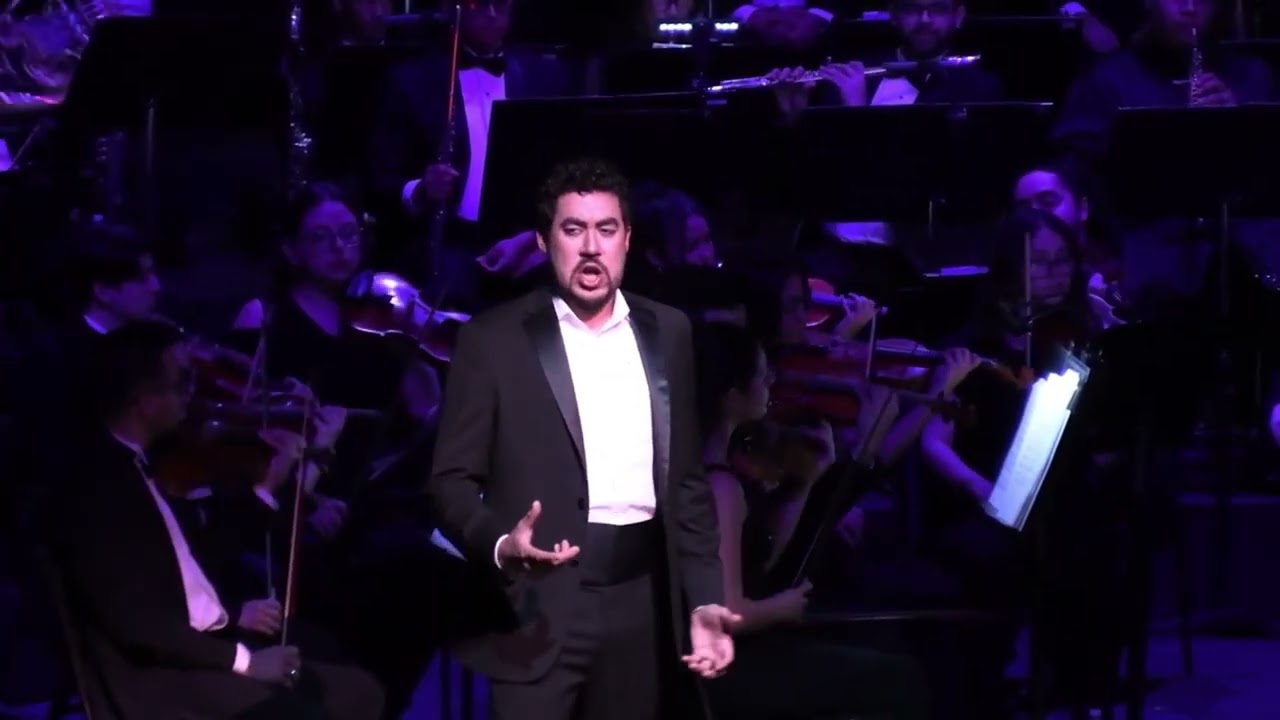Ricardo José Rivera sings 