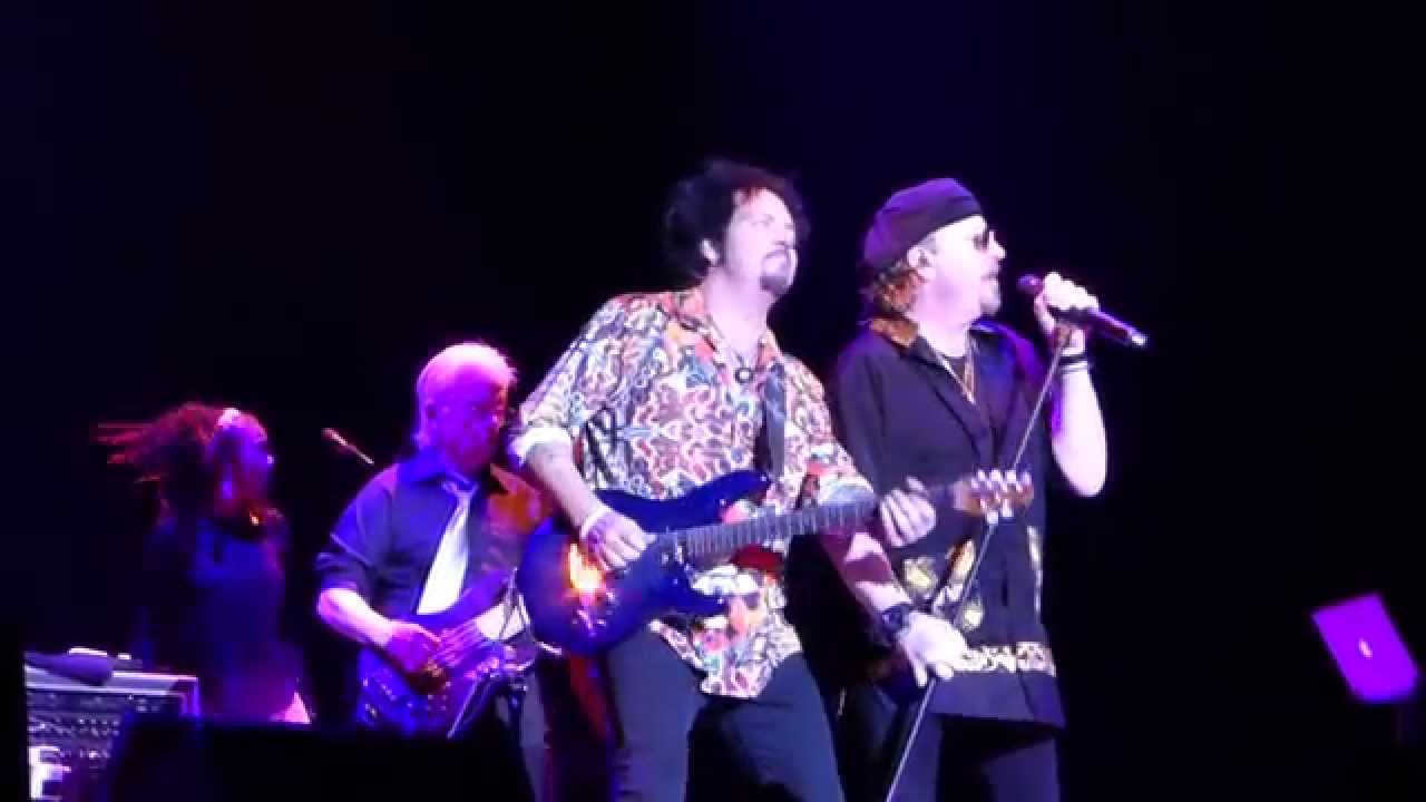 Toto - Caught In The Balance - 2015-05-30 - Ziggo Dome, Amsterdam [HD-1080]