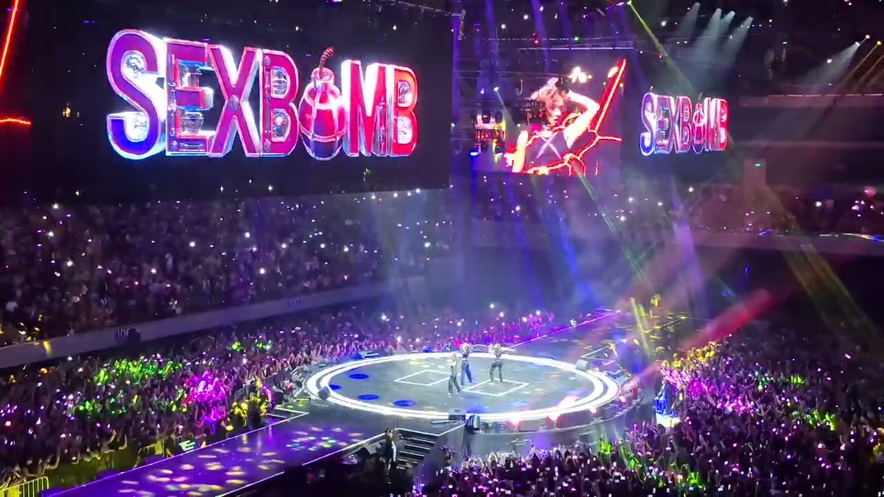 Get, get AW! #rAWnd5 #sexbombgirls #moaarena 