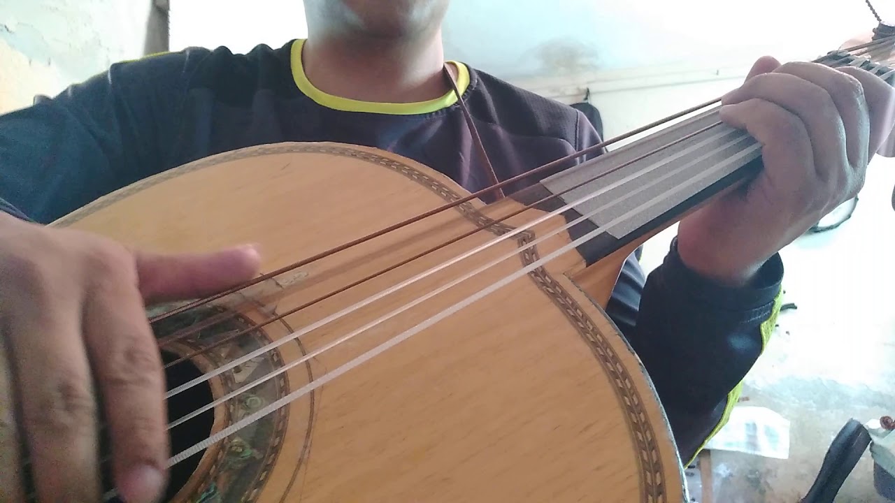 Sobre las olas Guitarrón