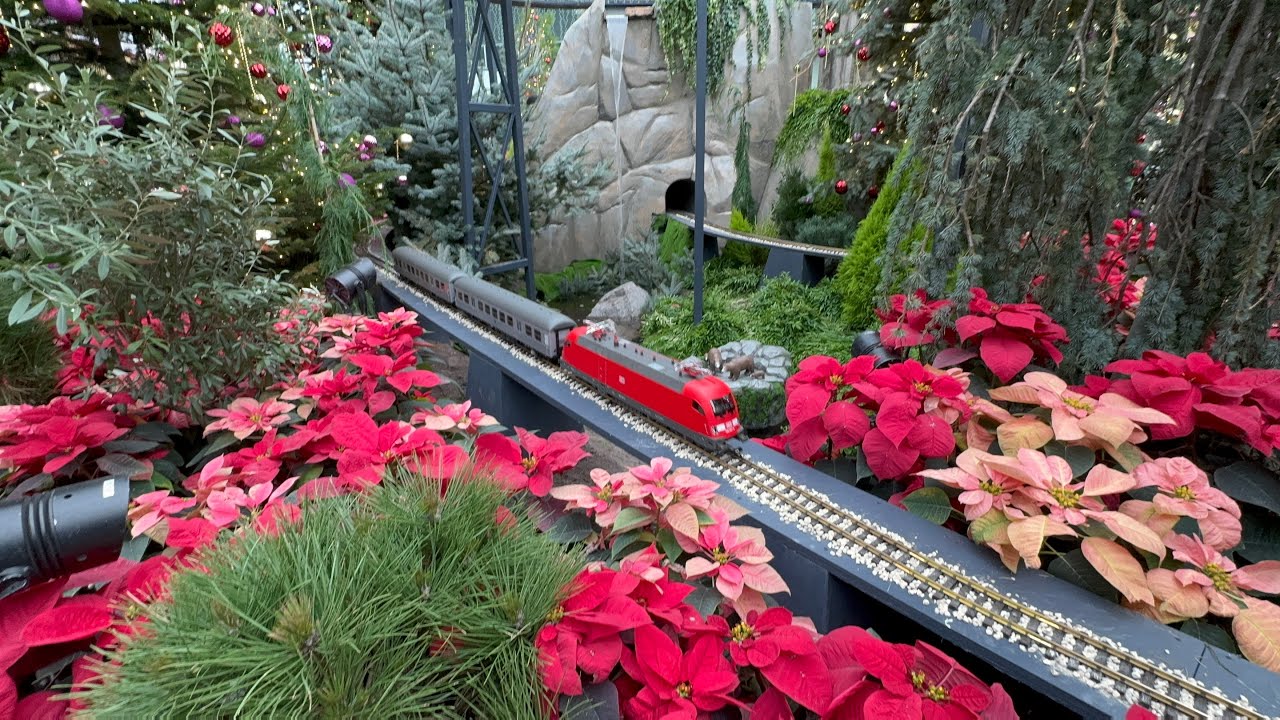 [#TourSingapore] Miniature Trains Christmas Exhibition at Gardens By the Bay ! [#flowerdome]
