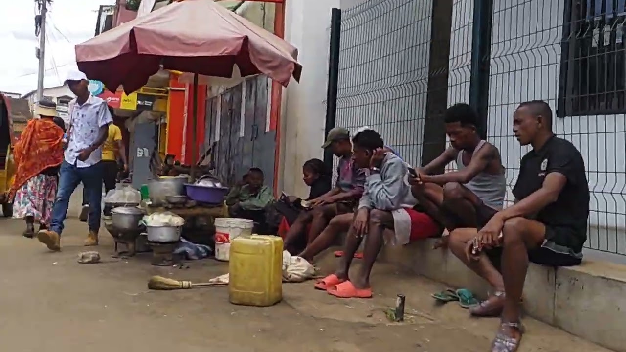 Ampatana FIFIMAVA by Antsenakely to Zaodahy - Walking streets view of Antsirabe Madagascar 