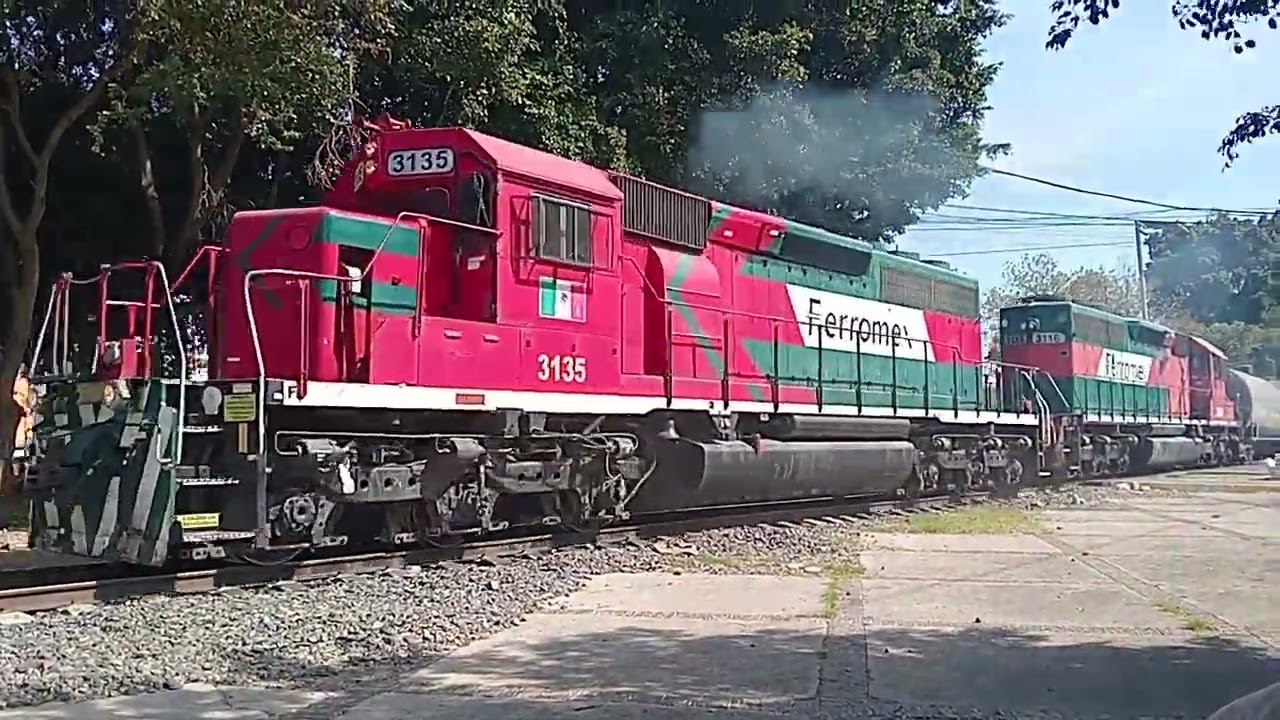 FXE 3115 y también otra vez la 3116 llevando tanques y tolvaneras a la vidriera.