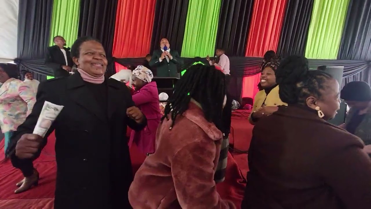 Noma ziguquka izinto kodwa wena uminjalo