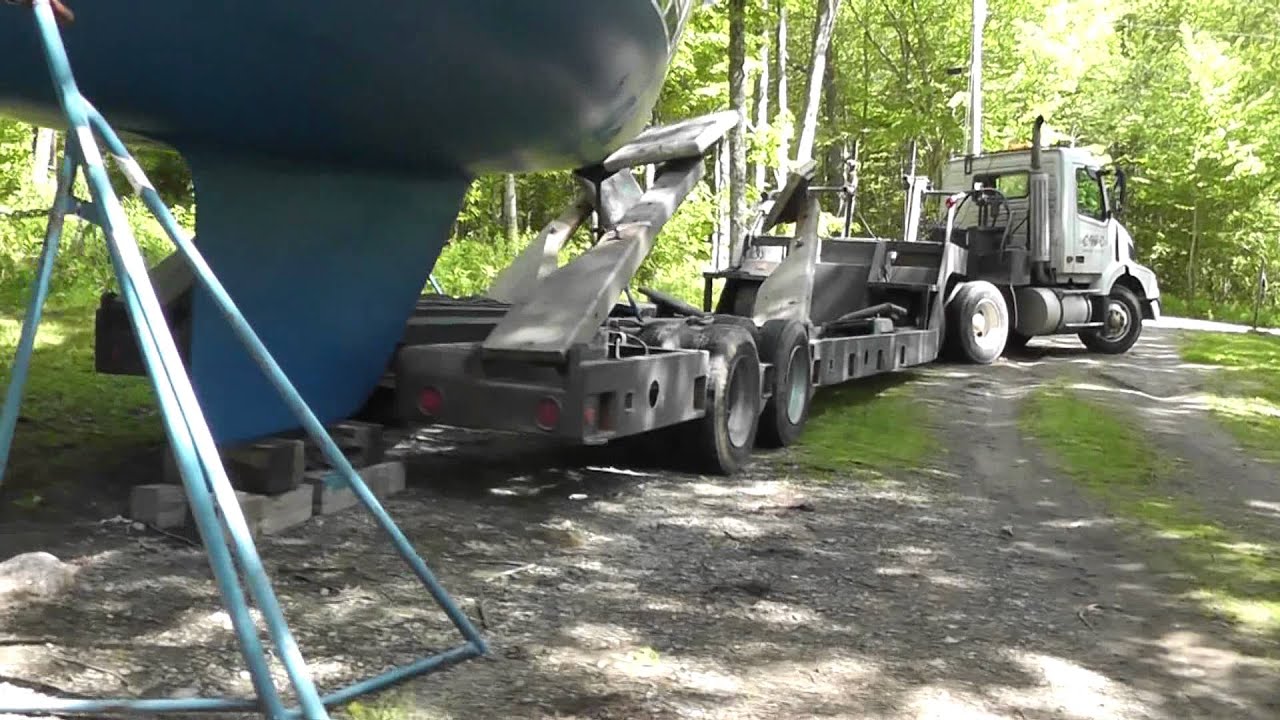 Sabre 30 sailboat launch - boat transport