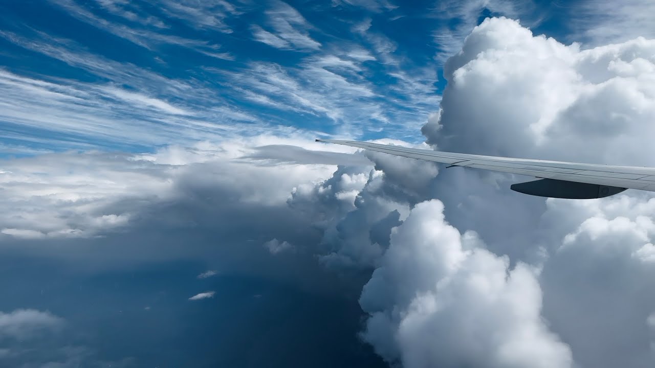 [4K] Cloudy Amsterdam Landing | KLM | Boeing 777-300(ER) | PH-BVK | AMS | SCS 18