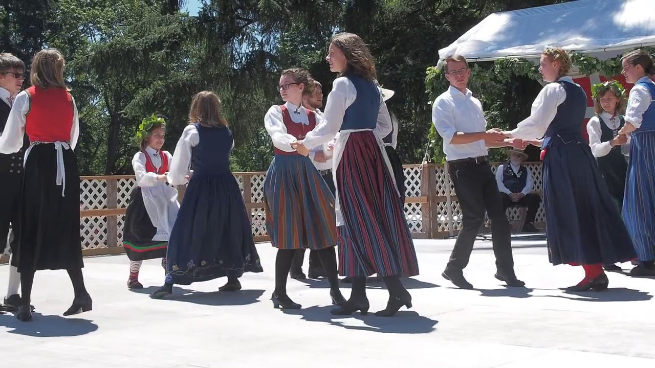 Poulsbo Leikarringen -  Weaving Dance