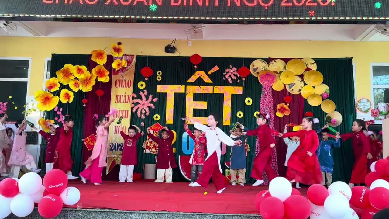 Mua chúc Tết