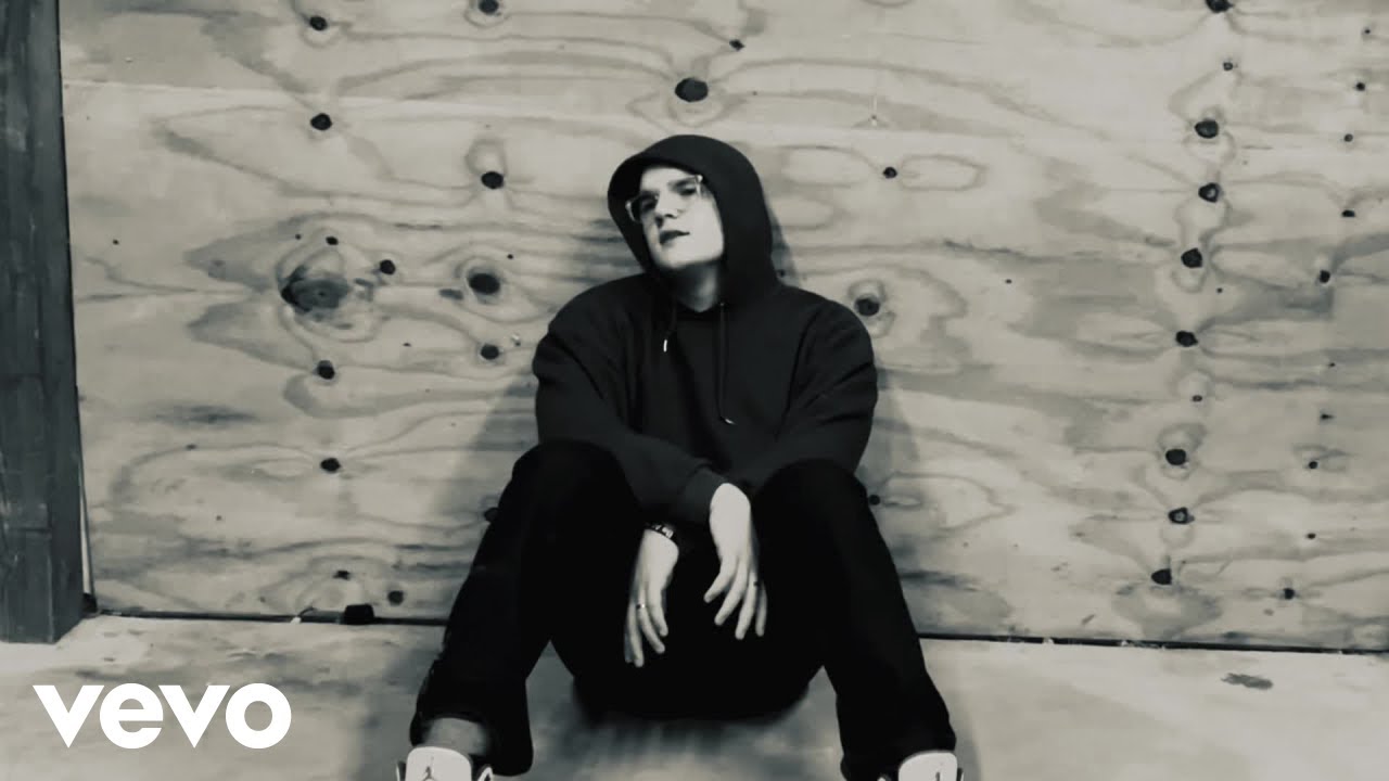 Derrek Cunningham - imprisoned in your eyes (Official Music Video)