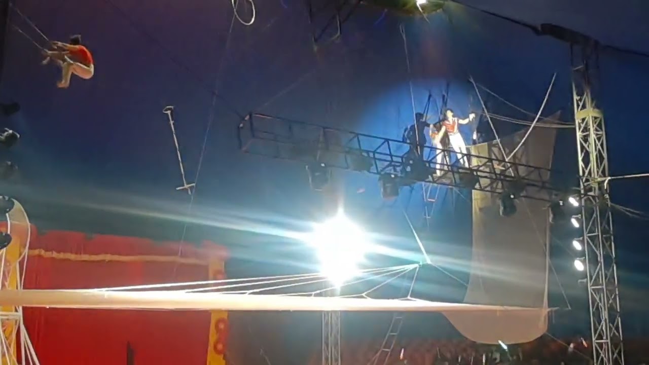 Trapecistas #circo Hermanos Suárez #circus #turist #trapecio #malabarismo #upo 