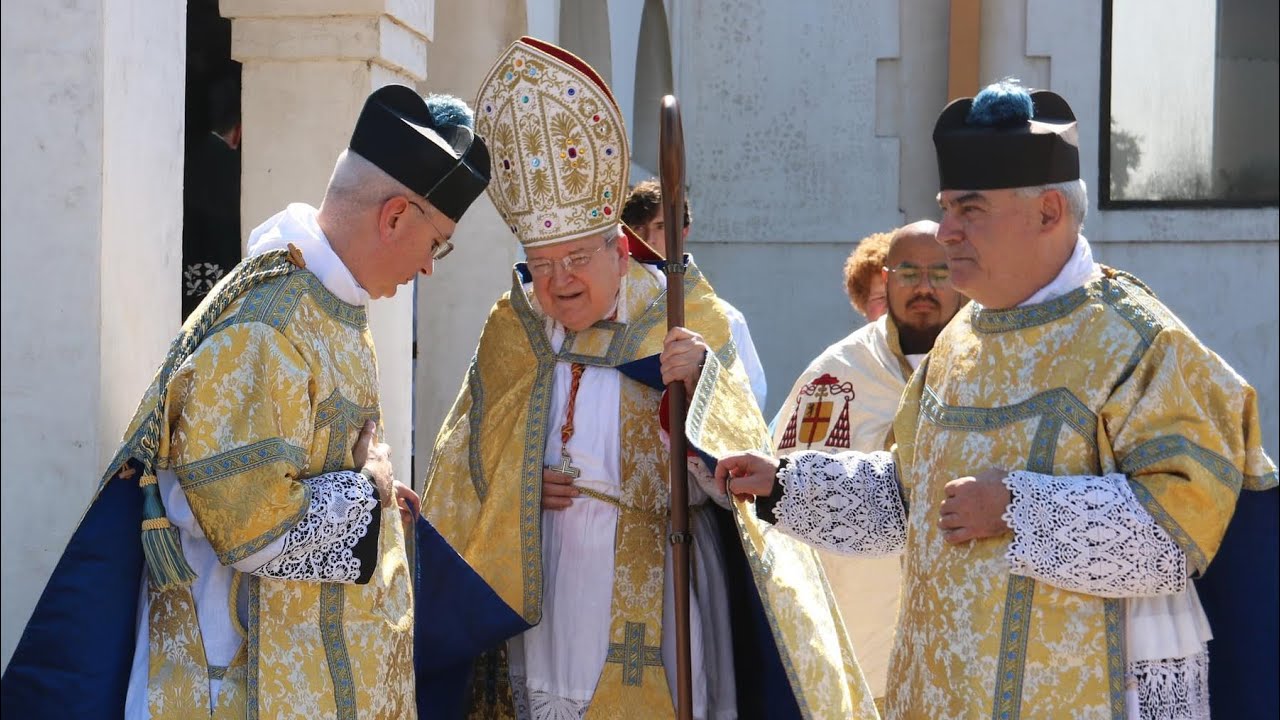 Oremus Pro Pontifice - Traditional Latin Mass Benediction with Cardinal Burke