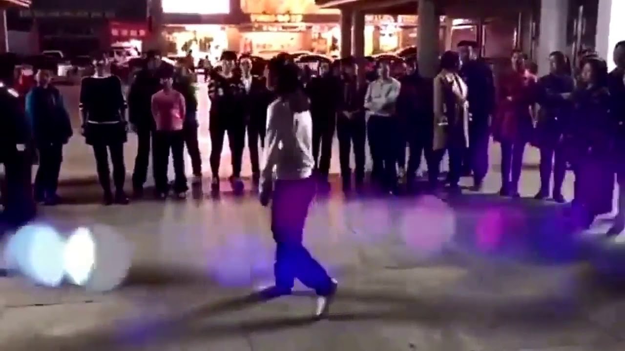 歌在飛~~美女鬼步舞太神了