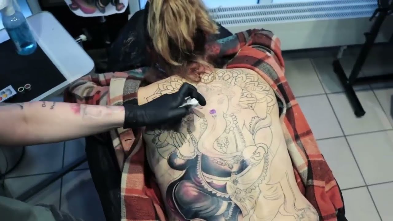 Ganesha Rücken Tattoo für die Hundetrainerin 2 Teil