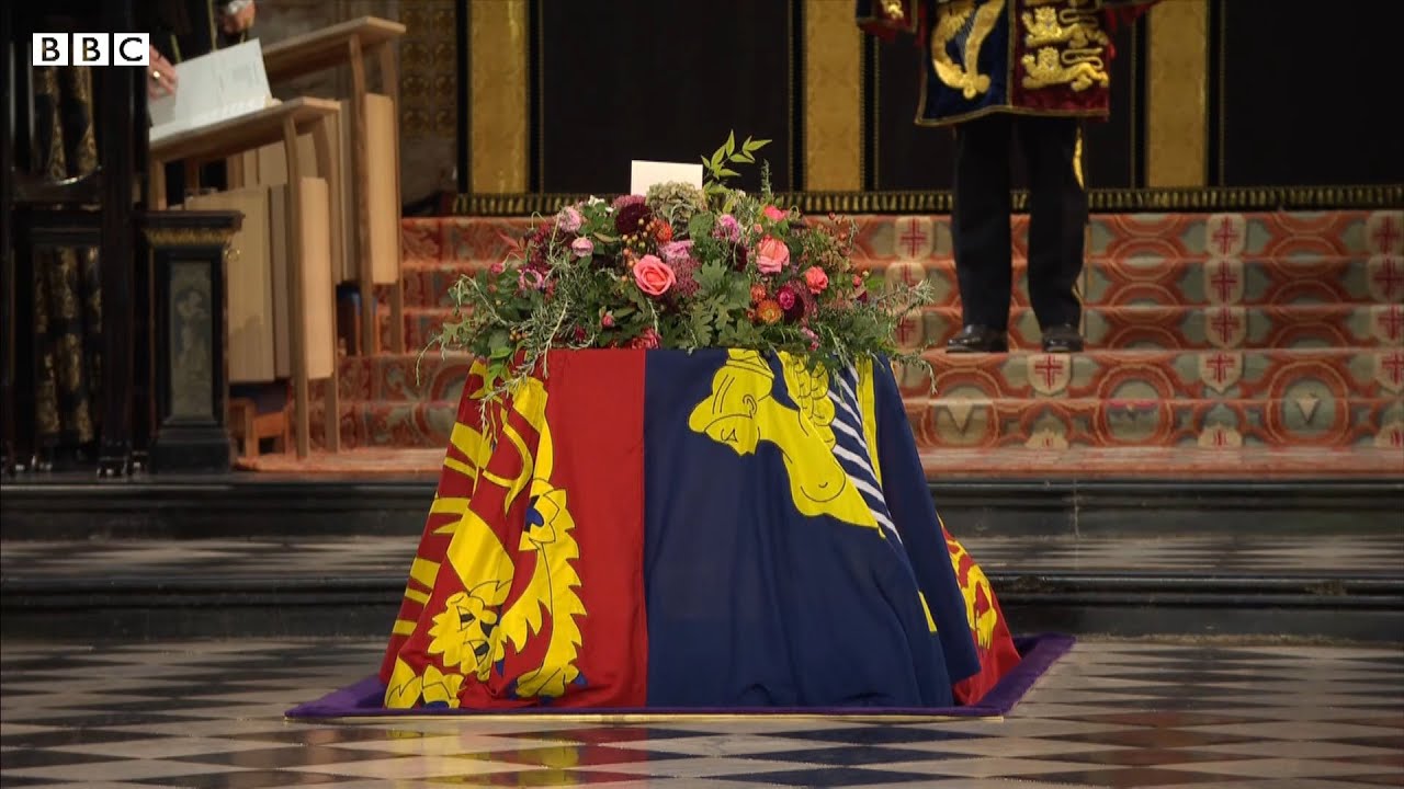 Elizabeth II &eacute; enterrada junto a Philip em Windsor