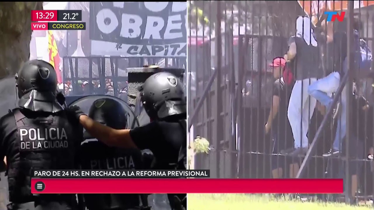 Congreso: Botellazos y piedras contra la policía