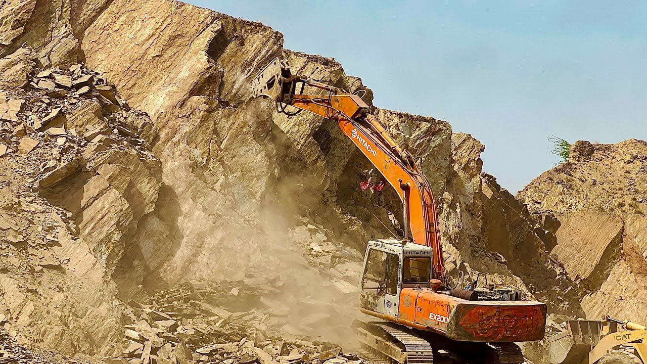 EXCAVATOR OPERATOR VIEW: Humming and Drilling in Action!” #excavators #stonemachinery #sand #mining