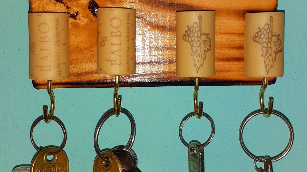 Porta llaves con corchos..