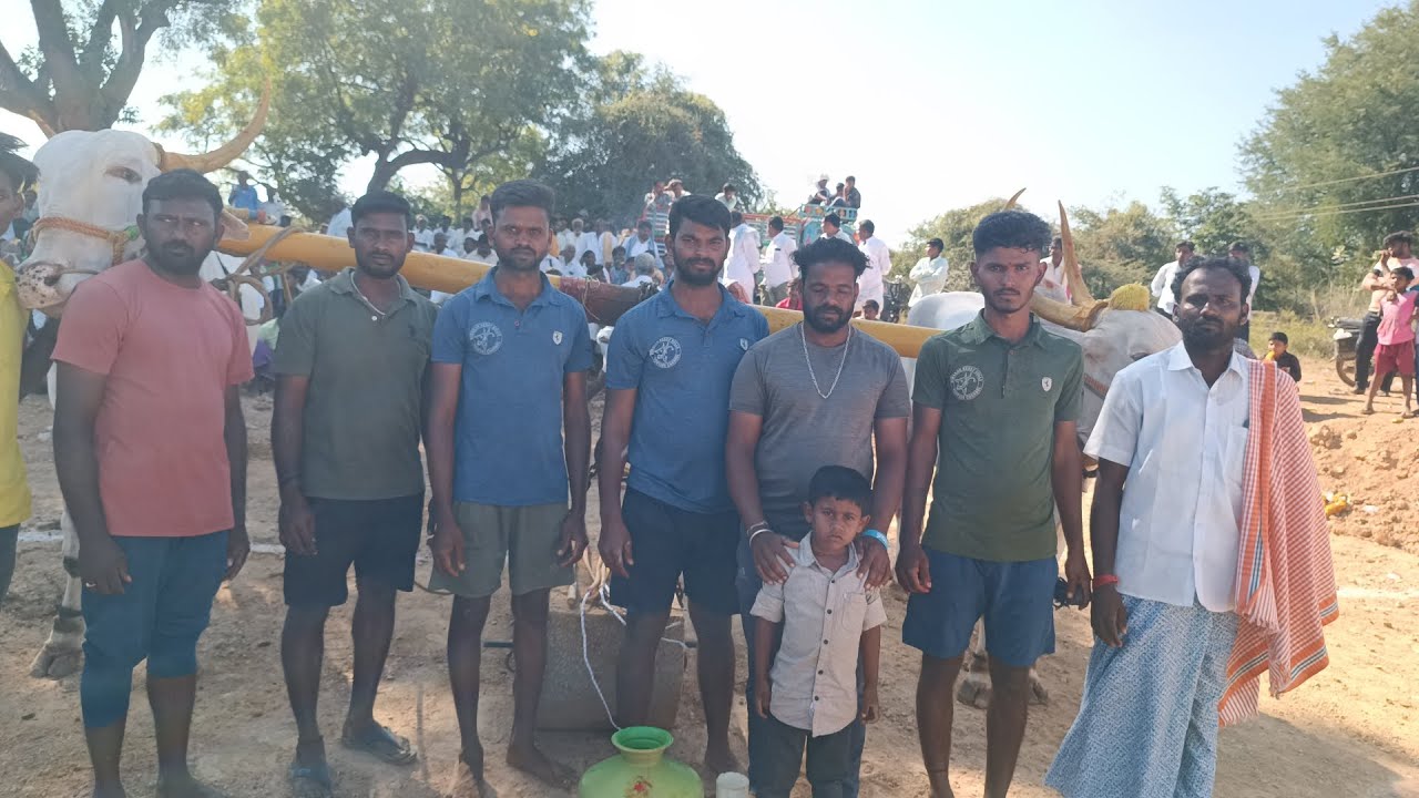 బక్కన్న గారి పల్లె దేశపు ఎద్దుల విభాగంలో  9 వ జత 🥇🏆winner D S K bulls
