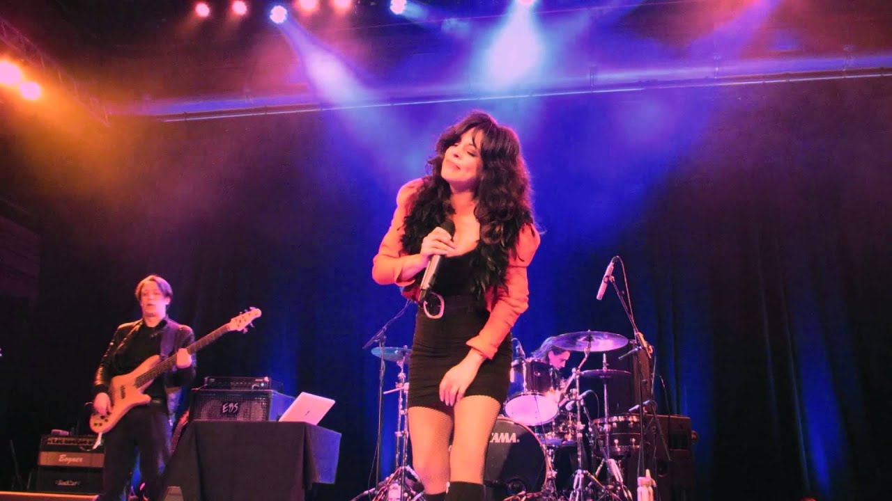 Patti Russo - Don't Ever Put Out The Flame /Hold On (The Apex, Bury St. Edmund 11 April 2015)
