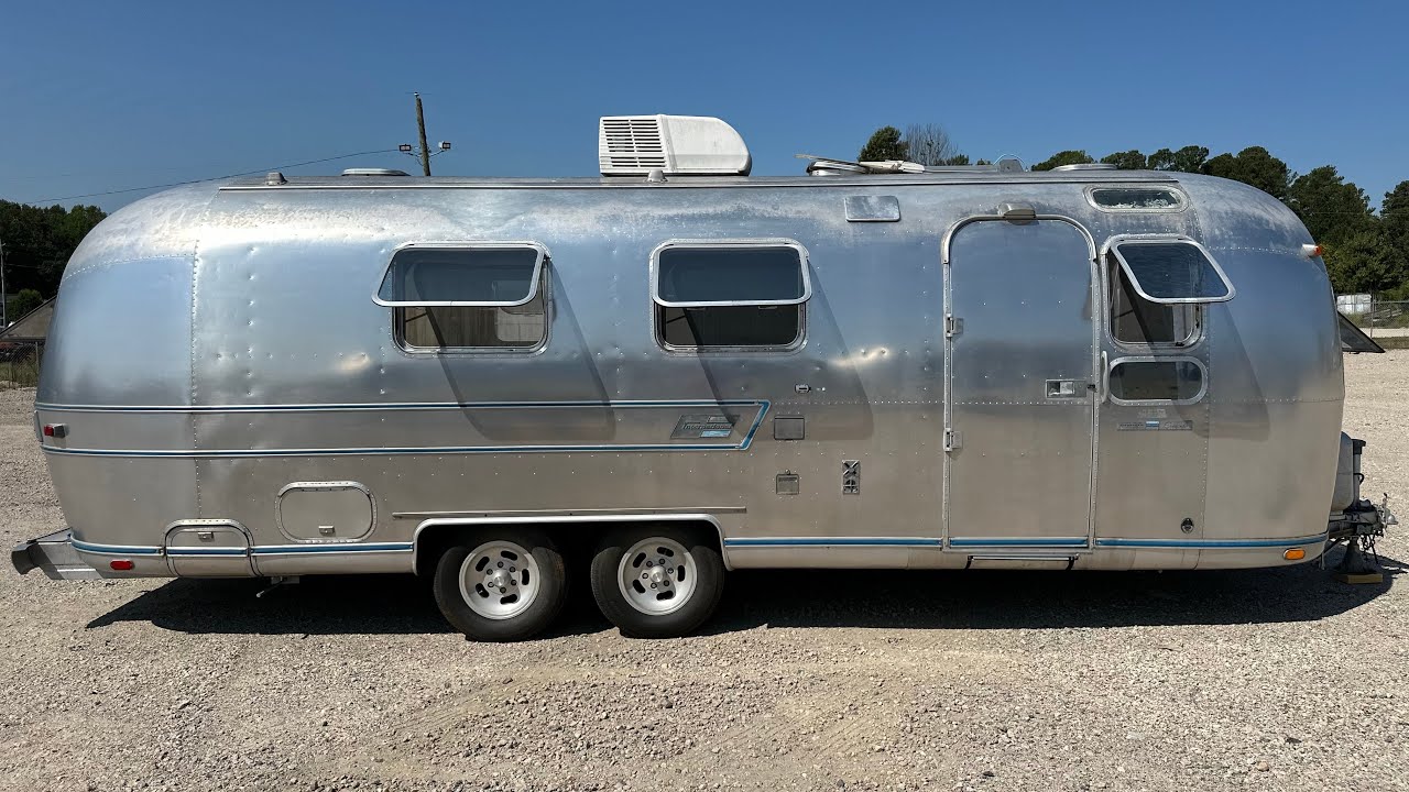 1974 Airstream International Land Yacht Overlander 29