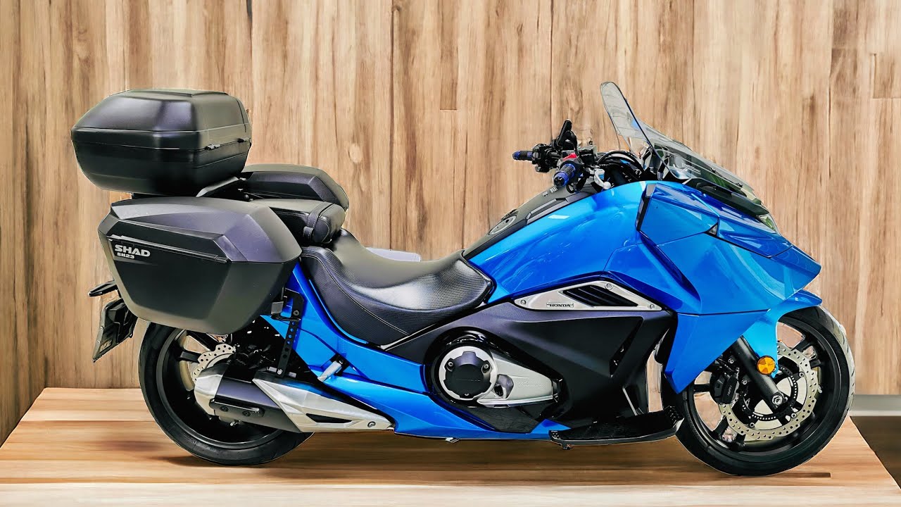 Honda NM4 สีน้ำเงิน รถสีเดิมทั้งคัน2xxxxกิโล   รถปี18 เป็นปั้มเบรคหน้าและท่อไอเสียรุ่นใหม่แล้ว