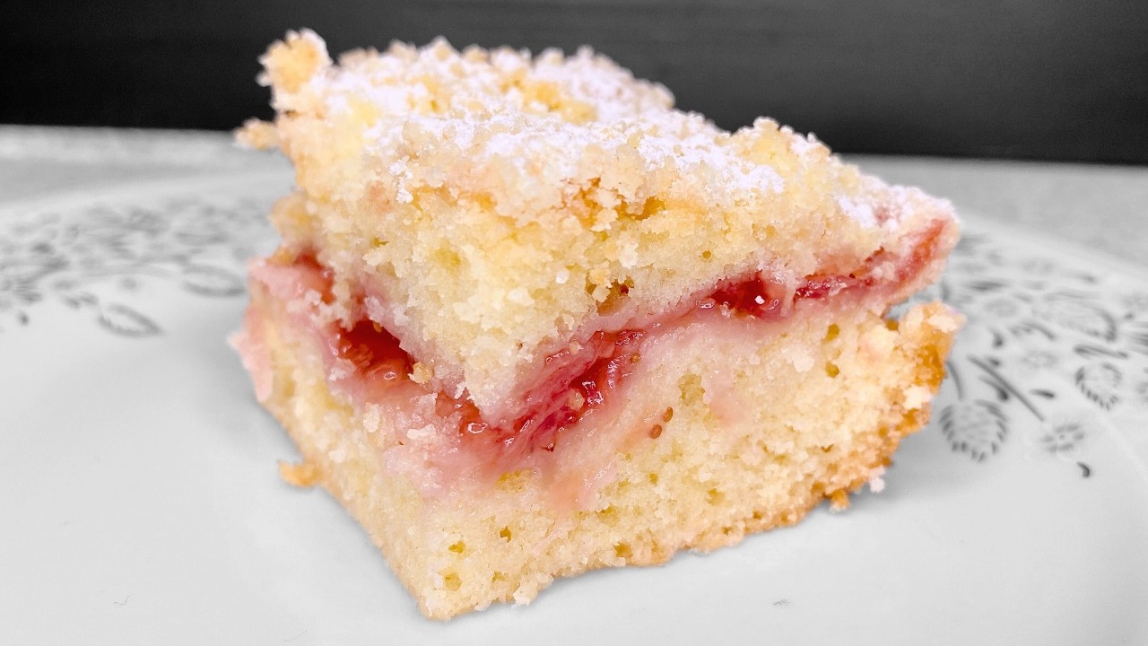 Strawberry Coffee Cake Recipe | Fast and Tasty Dessert