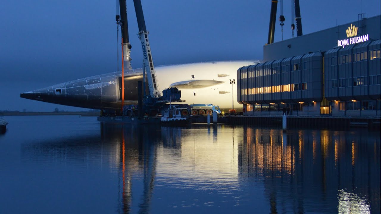 Timelapse: Royal Huisman turns its largest hull ever