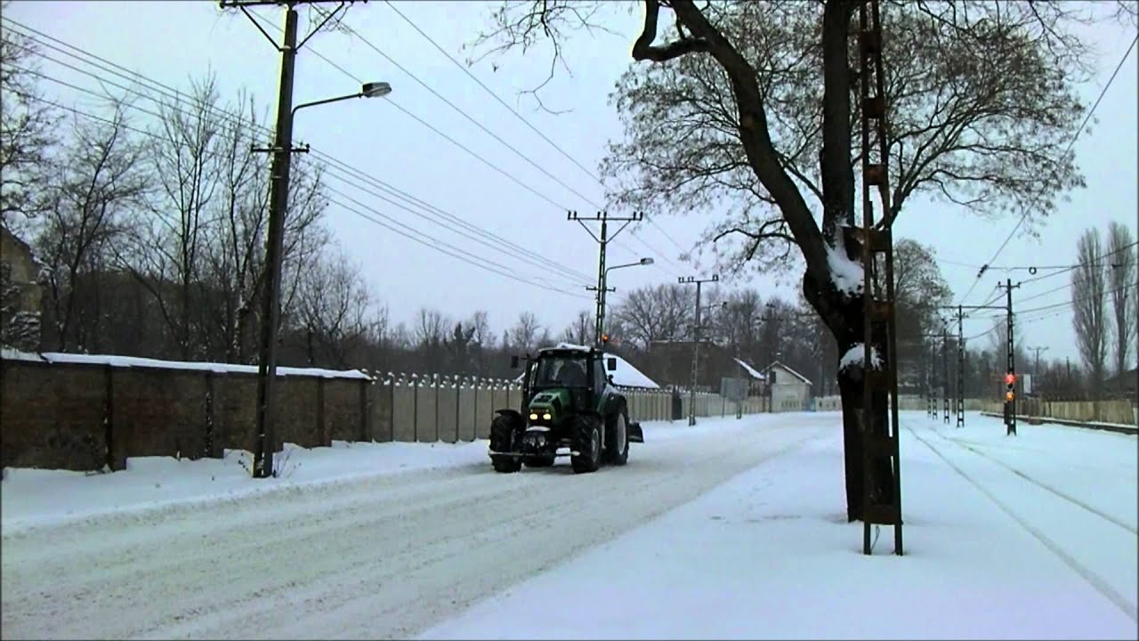Trams in the snow in Szeged - Villamosok Szegeden - Straßenbahn