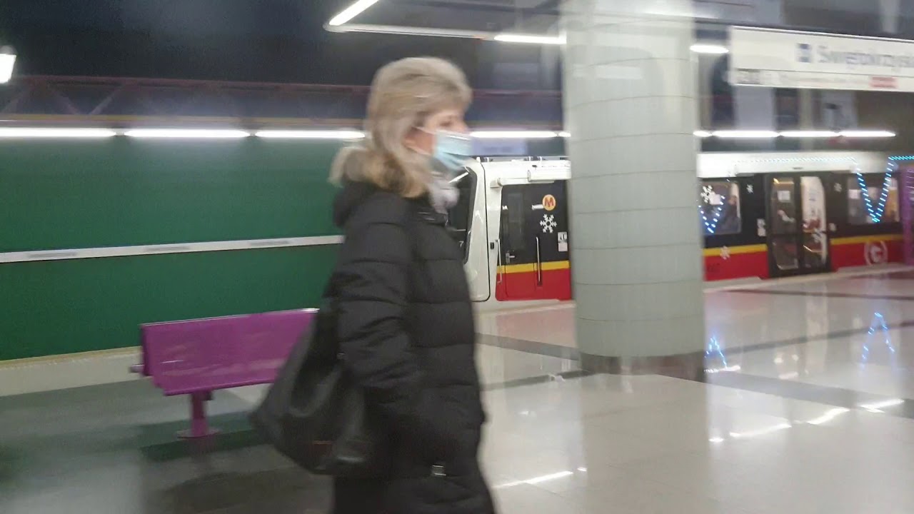 Świąteczne Metro Warszawskie 2020 Świętokrzyska M1