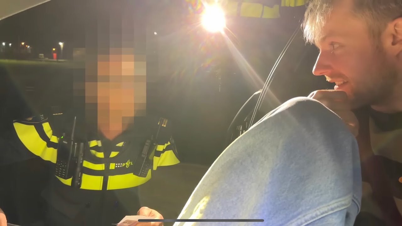 STAANDE GEHOUDEN DOOR DE POLITIE&hellip;. #3521