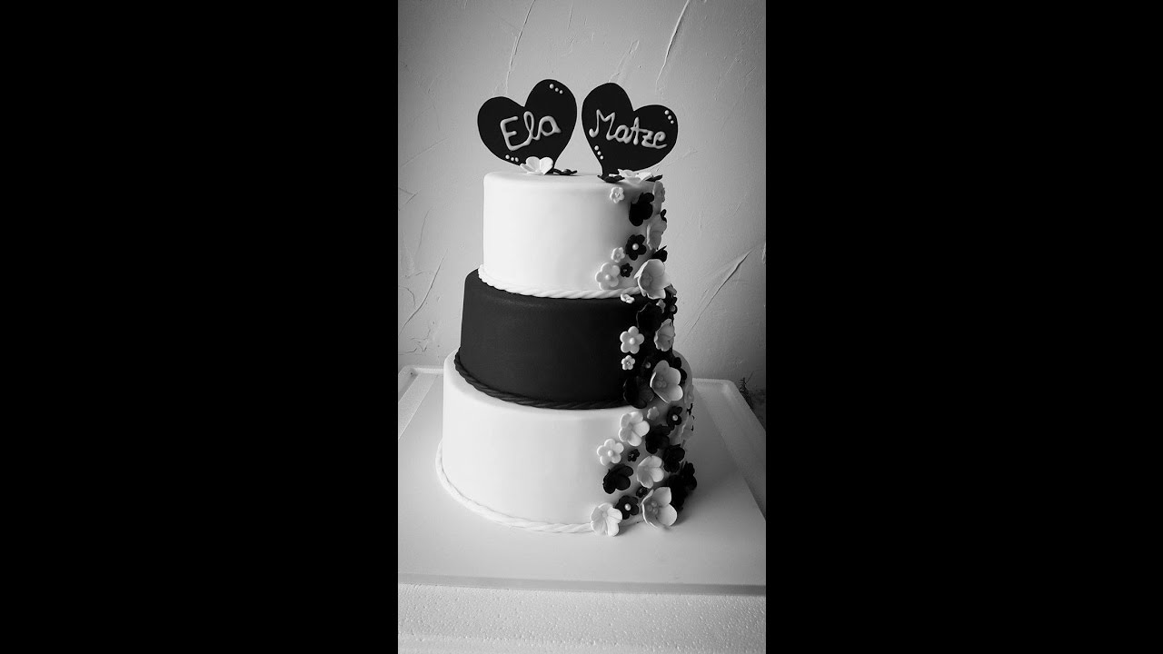 Einfache Hochzeitstorte im Schnelldurchlauf/Fondantblumen/schwarz-weiß