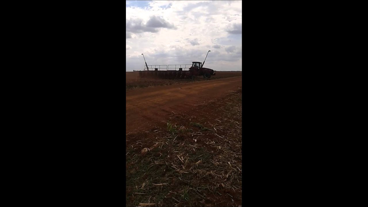 CASEIH 270 MAGNUM PLANTANDO SOJA NO MT