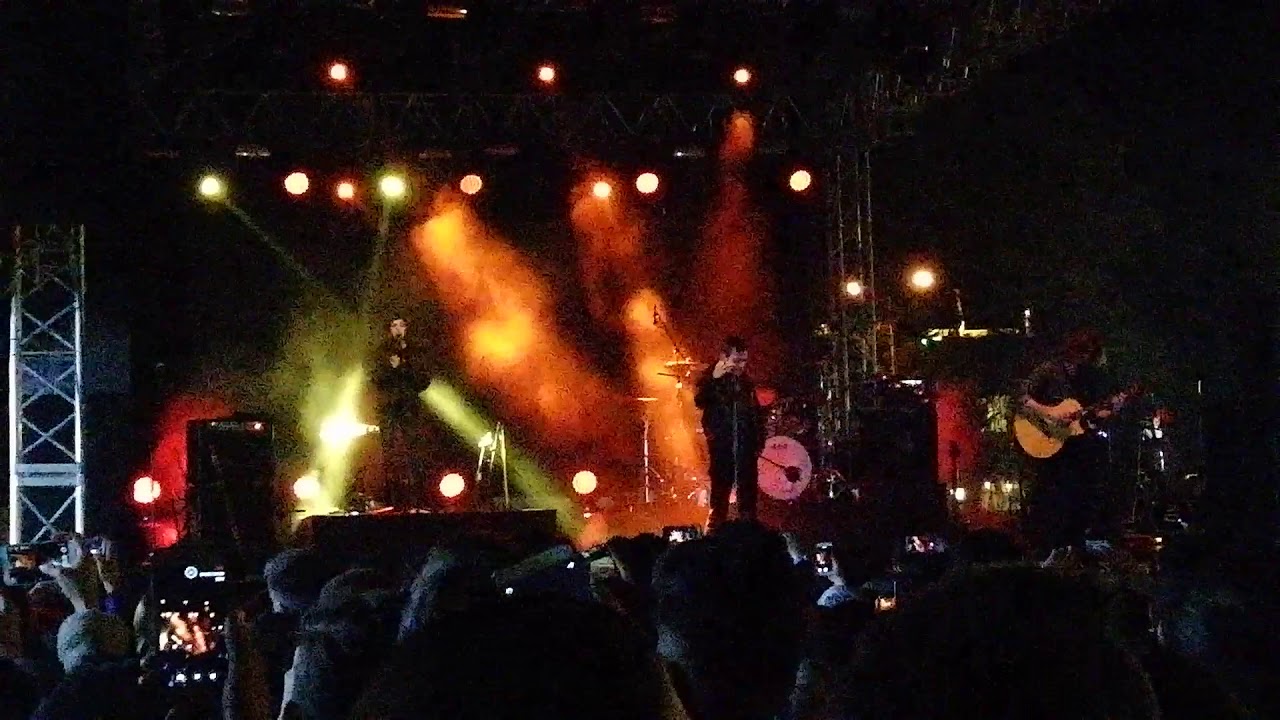 Teoman ve Melisa Uzunarslan - Bana Öyle Bakma  (Eskişehir Konseri)