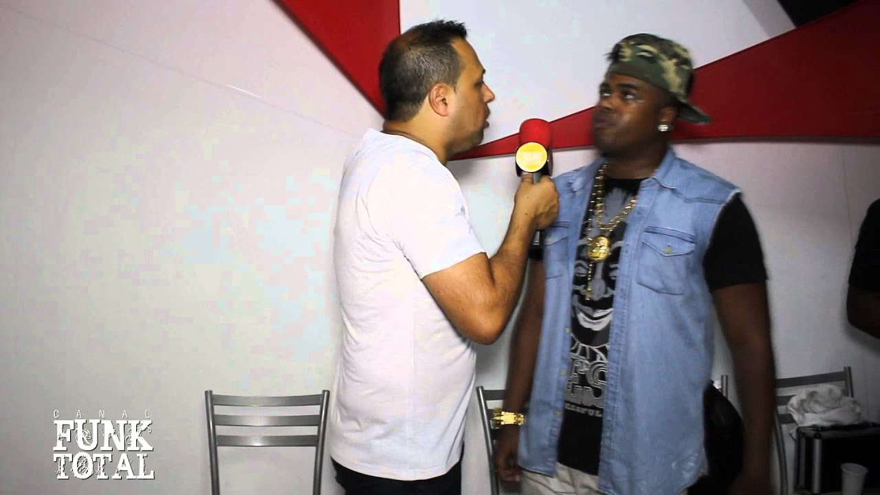 22.12.2013 - Baile Funk da Tuka Entrevista com Mc Gibi.