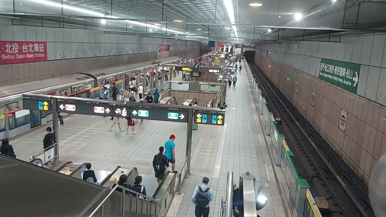 台北捷運 淡水信義線/松山新店線 中正紀念堂站 下班尖峰時刻人潮(往淡水、北投方向/往松山方向) [R08 D | G10 S]