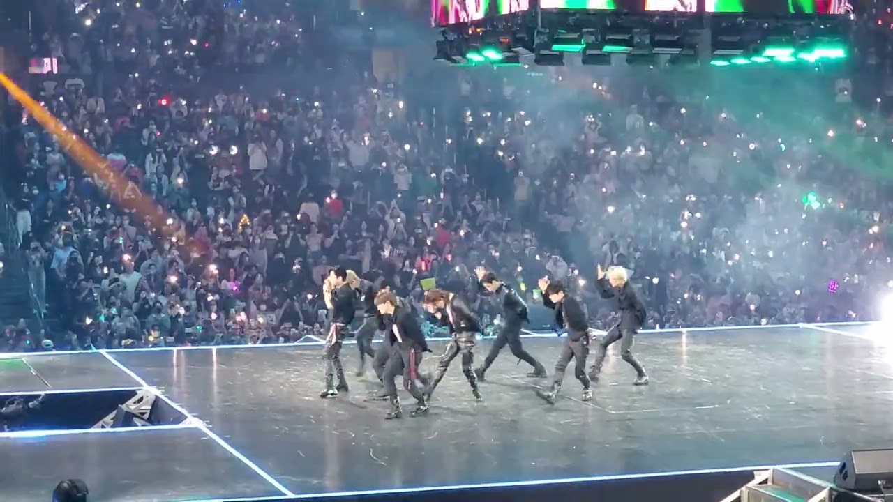 STRAY KIDS Maniac