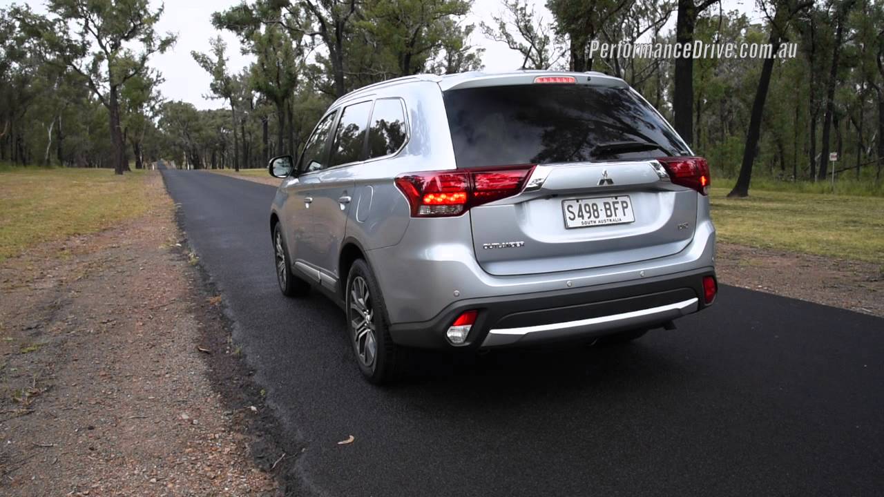 2016 Mitsubishi Outlander diesel 0-100km/h & engine sound